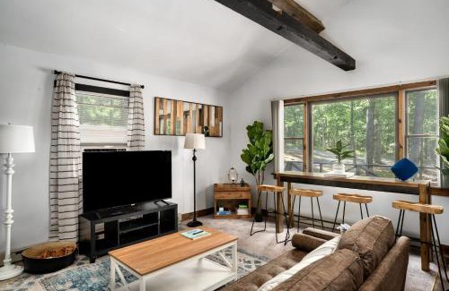 Great Cacapon House | Riverfront Cabin with Hot Tub, Kayaks & WiFi Await You