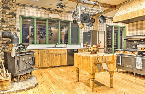Cullowhee Villa | Riverside Lodge with Mountain Views and Family-Friendly Amenities