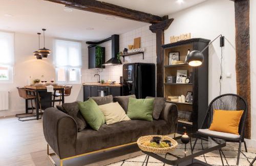 Bilbao la Vieja Apartment | Elegant River Apartment in the Heart of Bilbao - 9.5/10 Rated