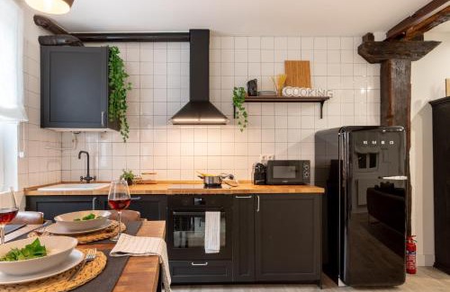 Bilbao la Vieja Apartment | Elegant River Apartment in the Heart of Bilbao - 9.5/10 Rated