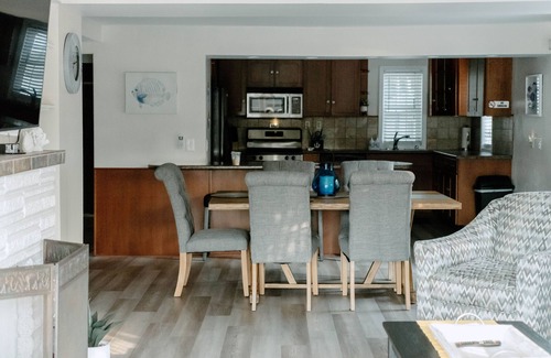 Bay City Cabin | Beautiful River & Bay Views at Shirley’s Temple, Bay City