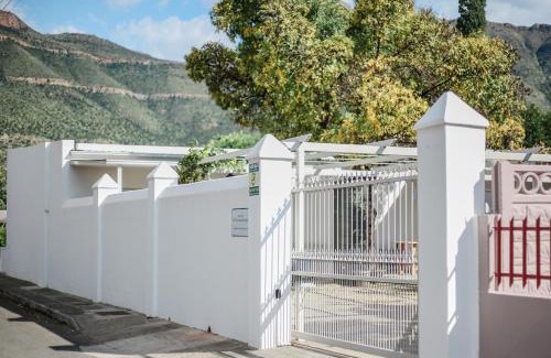 Graaff-Reinet Apartment | Family-Friendly Getaway at The River Bend Cottages