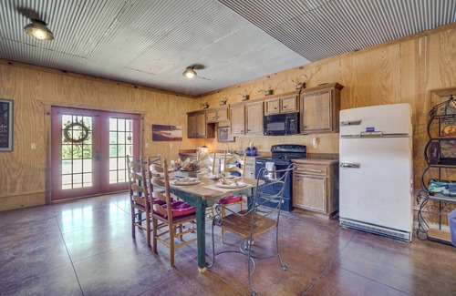 Heflin Cabin | Idyllic River Bend Lodge - Spa & Breakfast in the Woods