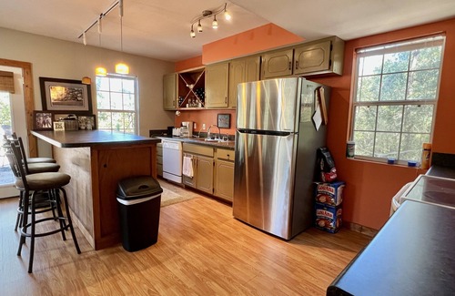 Hartford Cabin | Cozy River Cabin with Ocean View & Pet-Friendly Amenities