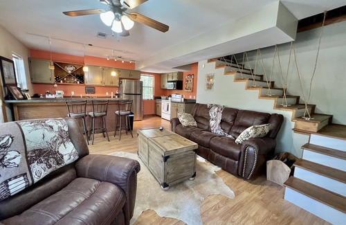 Hartford Cabin | Cozy River Cabin with Ocean View & Pet-Friendly Amenities