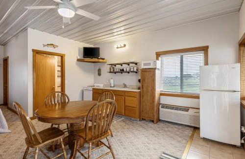 Burt County House | River Cabin with Grill and Boat Slip