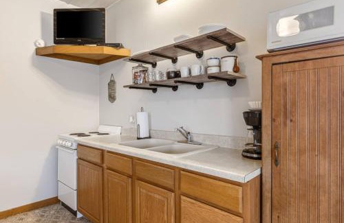 Burt County House | River Cabin with Grill and Boat Slip