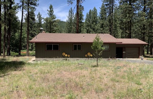 Plumas Eureka Estates House | River Cabin with Breathtaking Views & EV Charging Access