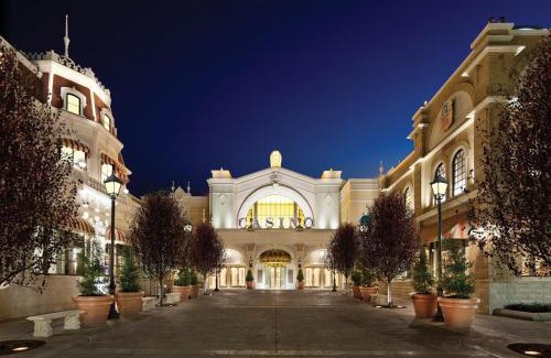 Lemay Hotel | Relaxing River City Casino and Hotel with Family-Friendly Amenities