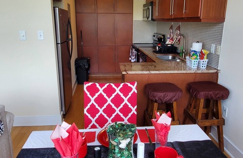 North Chesterfield Apartment | Discover River City Den: Pet-Friendly Stay with Pool & Breakfast