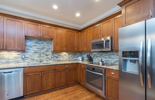 Telluride Apartment | Pet-Friendly River Club 101 Condo with Relaxing Hot Tub