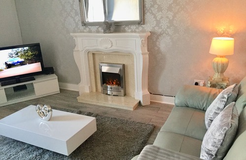 Port Glasgow Apartment | RIVER CLYDE VIEWS: Private Apartment with Pool & Spa