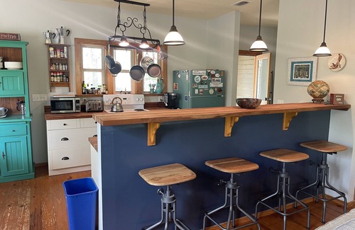 High Springs House | Serene River Cottage Retreat by Scenic Santa Fe River
