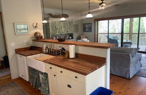 High Springs House | Serene River Cottage Retreat by Scenic Santa Fe River