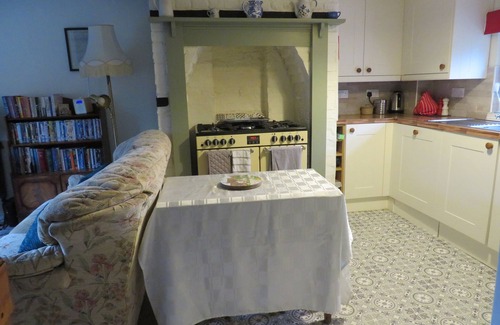 Tewkesbury Cottage | Pet-Friendly River Cottage with Exceptional 10/10 Reviews