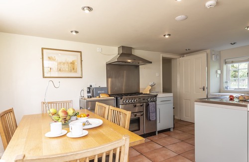 Dorchester Cottage | Idyllic River Cottage with Enclosed Garden & Pet-Friendly Stay