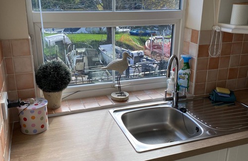 St Neots Condo | Cozy River Courtyard Apartment in the City Center