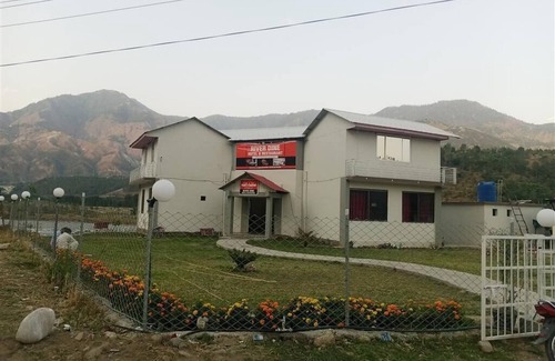 Khyber Pakhtunkhwa Bed & Breakfast | Budget-Friendly River Dine Hotel with Breakfast Included