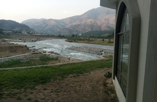Khyber Pakhtunkhwa Bed & Breakfast | Budget-Friendly River Dine Hotel with Breakfast Included