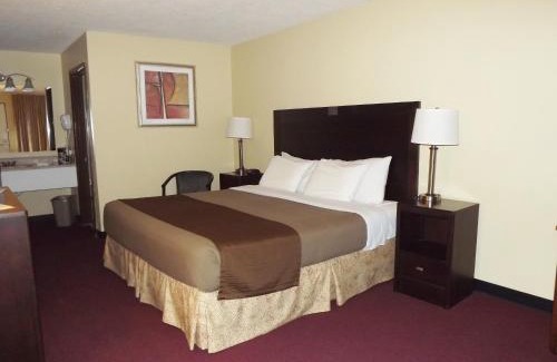 Issue Hotel | River Edge Inn: Family-Friendly Retreat with Ocean Views