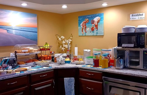 Issue Hotel | Relax at River Edge Inn: Pool, Spa & Family-Friendly Fun