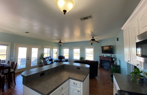 Shoreline Park House | Experience River Escape: Poolside Bliss and Spa Retreat