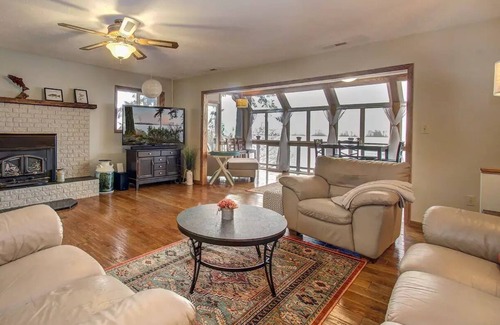 Cathlamet House | Perfect Family Retreat at River Front on Columbia River
