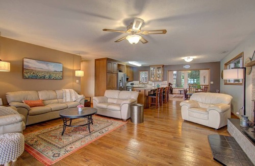 Cathlamet House | Perfect Family Retreat at River Front on Columbia River