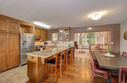 Cathlamet House | Perfect Family Retreat at River Front on Columbia River