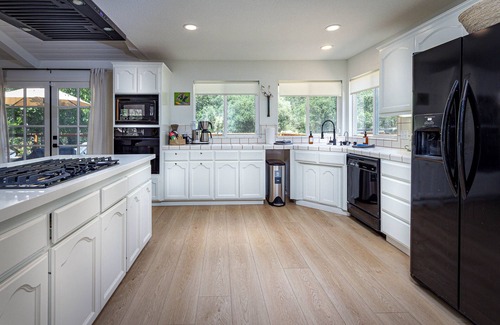 Kaweah House | Riverside Retreat at River Raven House - Ocean View & More