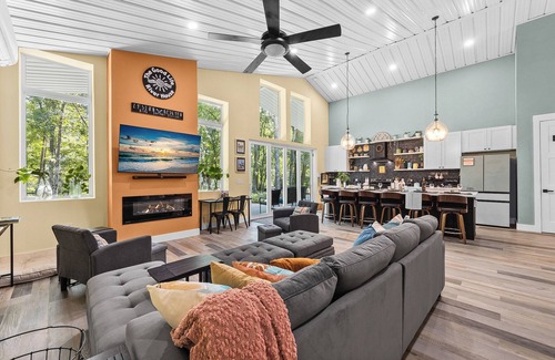 High Springs House | River Front Barndo: Guest Rated 10/10 & Pet Friendly Retreat