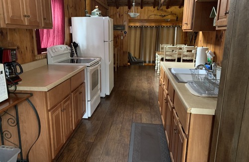Roscommon Cabin | Riverside Retreat: Guest Rated 9.8 with Family-Friendly Amenities