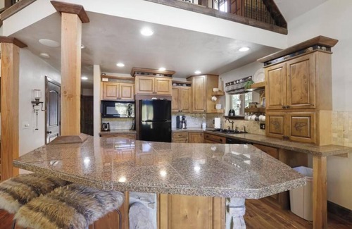 Corral Cabin | Tranquil River Cabin near National Forest with Ocean View