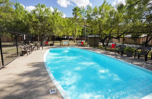 Sabinal Cabin | Cozy Riverfront Cabin with Shared Pool Access for Families