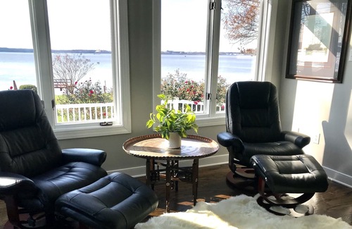 Charles City House | River-front estate, beautifully updated. Located on the historic James River.