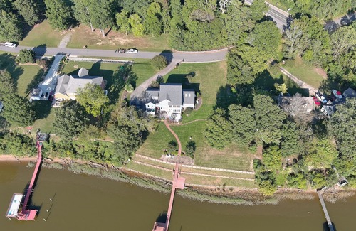 Charles City House | River-front estate, beautifully updated. Located on the historic James River.