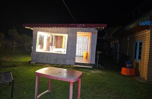 Pahalgam Hotel | Charming River Front Guest House with Pool and Pet Access