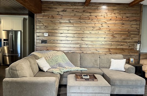 Murfreesboro Cabin | Idyllic Riverfront Retreat near Lake Greeson with Hot Tub