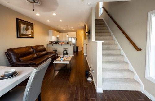 Toledo House | River Front Landing: 9.8 Rated with Amazing Views & More