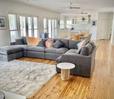 Tocumwal House | River Front Retreat on Hennessy – Guest Rated 10/10