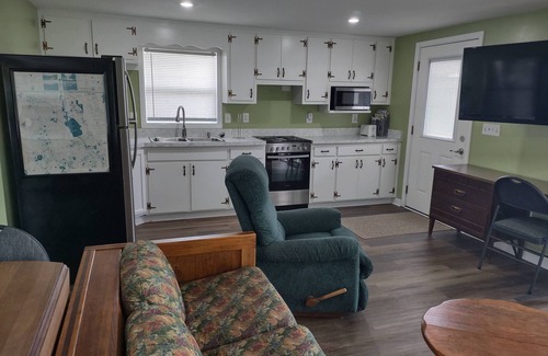 Dillard Estates Cottage | Idyllic Riverfront Retreat with Dock Access and Family Amenities