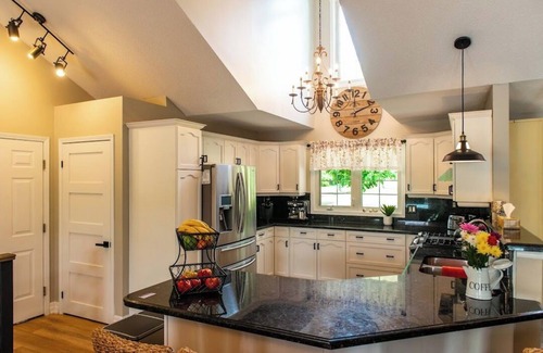 Cayuga Cottage | River front paradise, boat, kayak, swim, go to the racetrack, have fun, relax!