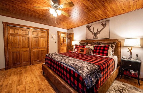 Cedar Run Cabin | Idyllic Riverfront Retreat with Cozy In-Home Fireplace