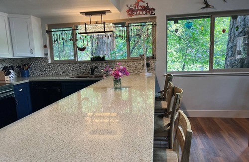 Kyburz Cabin | Riverside Retreat: Guest Rated 9.8 with Ocean Views