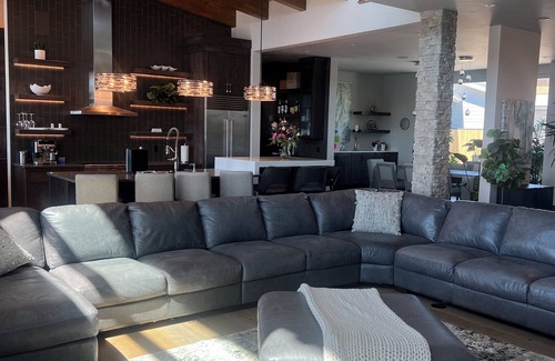 Tri-Cities House | River Front Property with boat dock, basketball court and Pool
