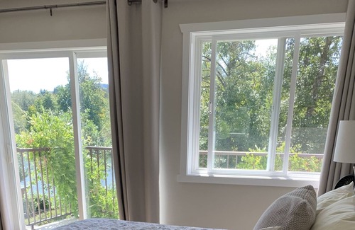 Port Alberni House | River front retreat