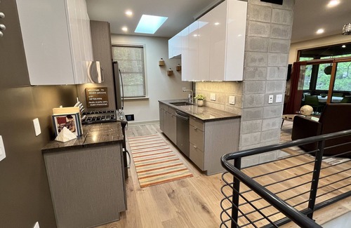 Saugatuck Cottage | 'River Groove' A Modern Dwelling in the woods . Desirable location in Saugatuck