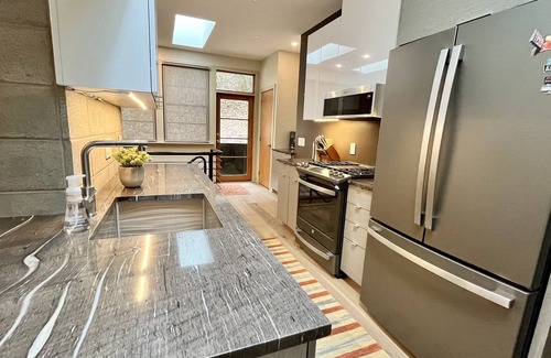 Saugatuck Cottage | 'River Groove' A Modern Dwelling in the woods . Desirable location in Saugatuck