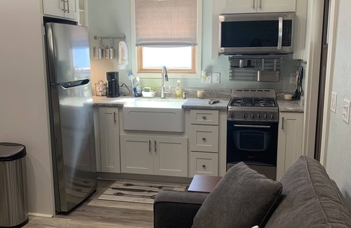 Crescent City Cottage | River Guest Cottage: Ideal for Boating Enthusiasts