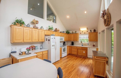 Lansing House | River Hills Vistas: Mountain Lodge with Hot Tub & River Access